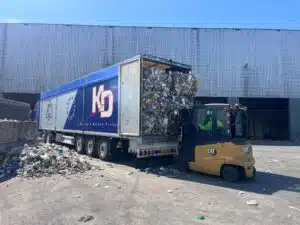 Walking floor trailer gevuld met losgestorte producten