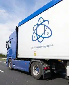 Blauwe walking floor trailer van DTC D