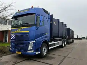 Volvo FH 460 containerauto met aanhanger van De Transportcompagnon Surhuisterveen voor containertransport.